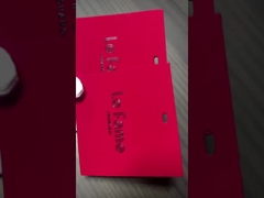 Trang phục treo thẻ