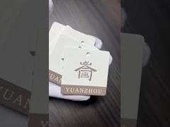 Nhãn và xác định sản phẩm của bạn một cách an toàn bằng thẻ treo quần áo tùy chỉnh