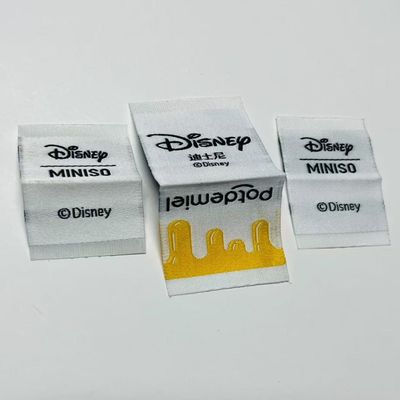 Nhãn áo được dệt theo yêu cầu Nhãn áo 0.4mm Logo 5000pcs