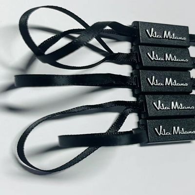 Thịt bông màu đen đeo thẻ dây dây cho các sản phẩm dệt may