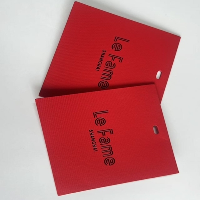 Thẻ treo quần áo khóa nhanh phù hợp với hầu hết các thẻ tiêu chuẩn, làm bằng nhựa bền và chắc chắn, dễ gắn