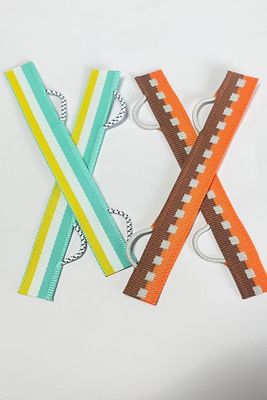 Đặt nhãn quần áo dệt theo yêu cầu thủ công cắt siêu âm với cuối gấp Chi tiết đóng gói 500-1000pcs / túi hoặc mỗi hộp