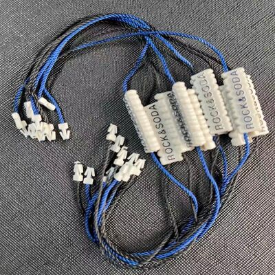 Chốt gắn thẻ nhựa nổi bật có độ dài dây thừng điều chỉnh lý tưởng cho các giải pháp gắn thẻ an toàn trong các ngành công nghiệp khác nhau